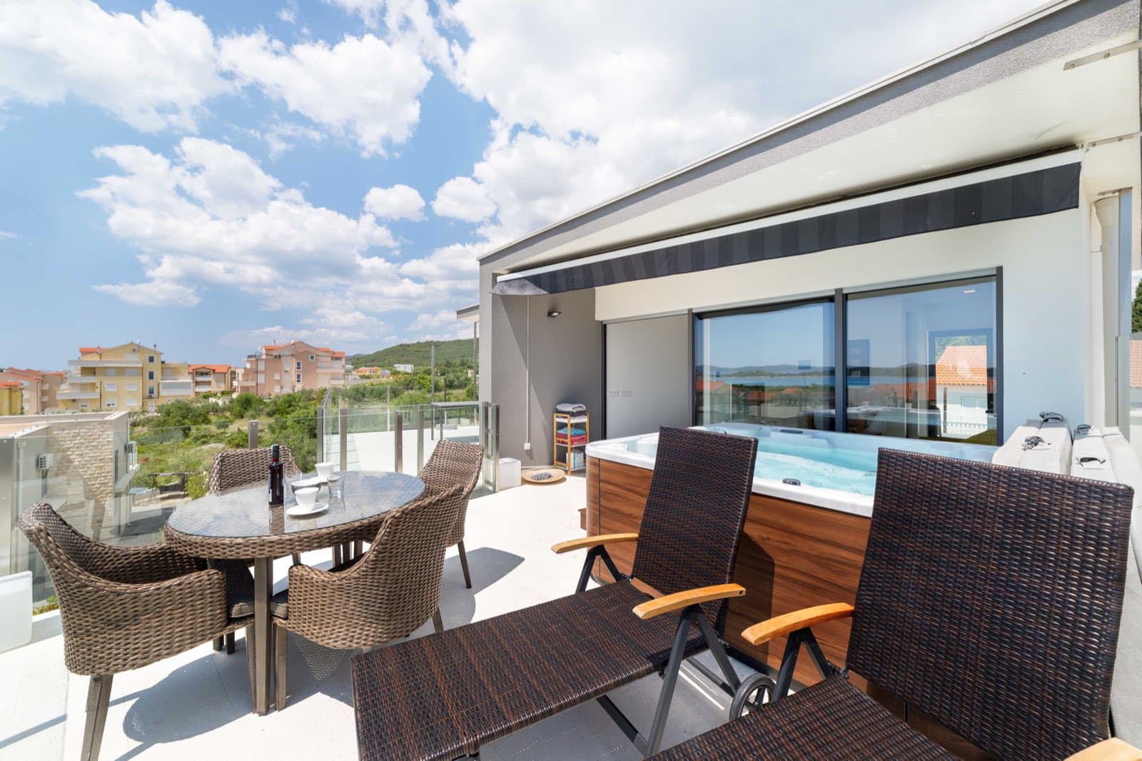 Jacuzzi Apartment
